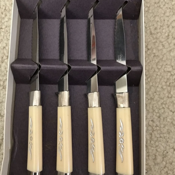 Vtg Sheffield Steak Knife Set (4), Emdeko, Ivory colored handles in original box - Picture 2 of 2